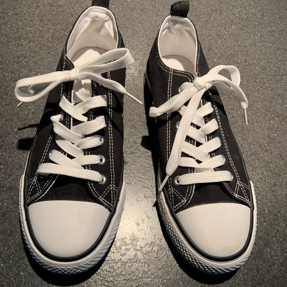 Classic Black and White Women’s Sneakers